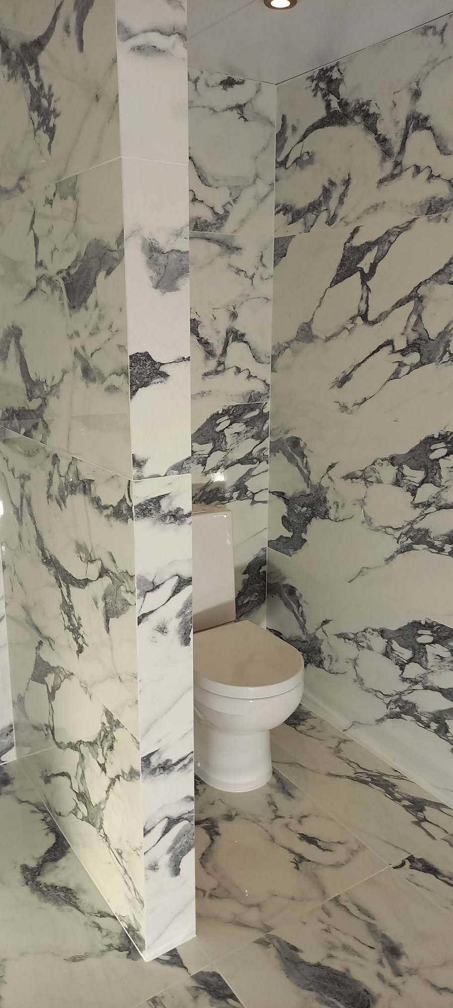 Vana vannitoa plaatmine, kus kasutasime suurformaadilist plaati (60x120) ja nurgad viimistlesime 45-kraadi all.