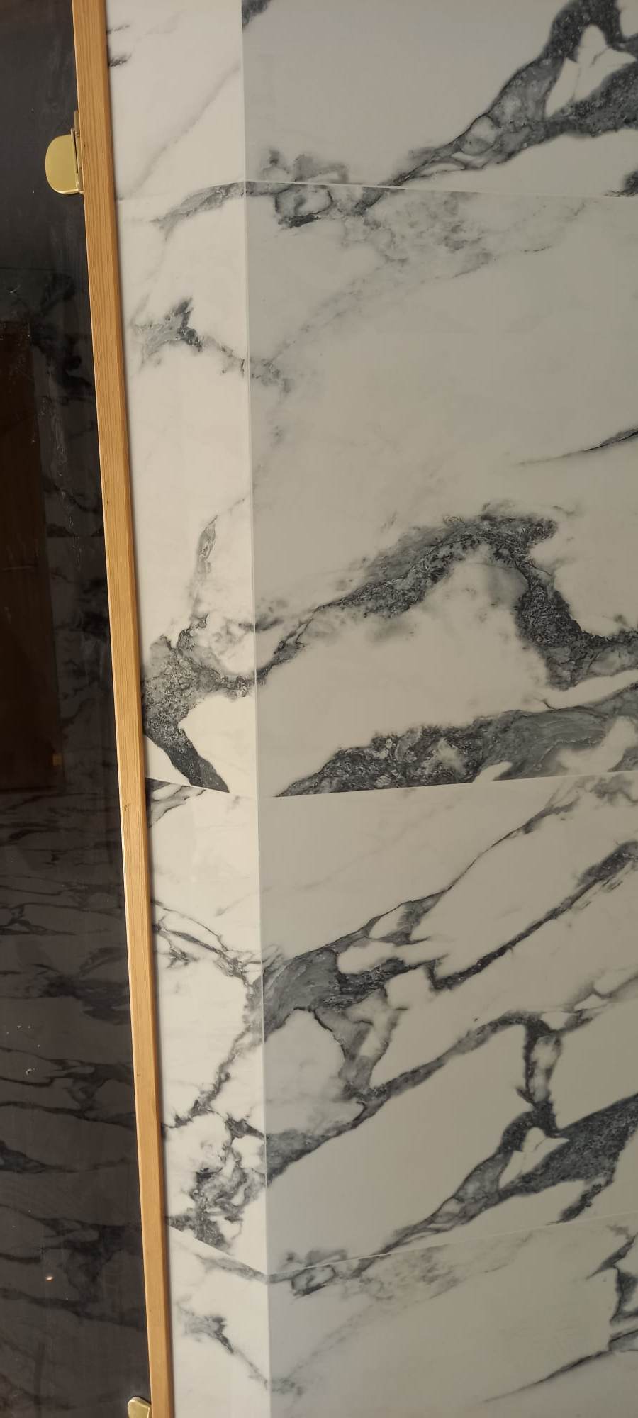 Vana vannitoa plaatmine, kus kasutasime suurformaadilist plaati (60x120) ja nurgad viimistlesime 45-kraadi all.